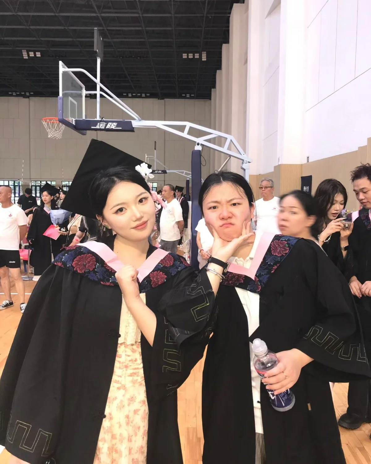 我和欣欣毕业啦